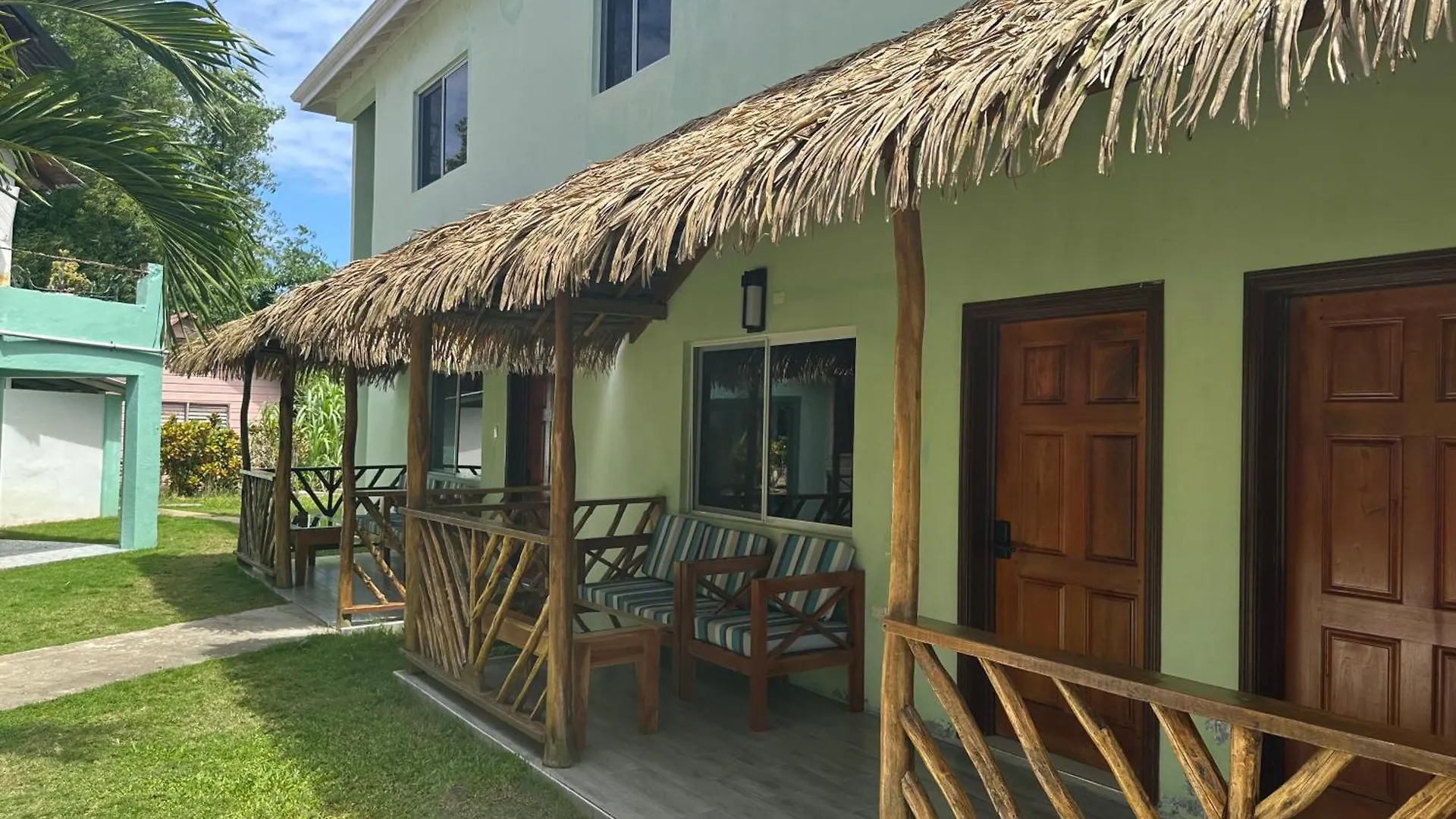 Hotel Yoga Dreams Negril 3*,